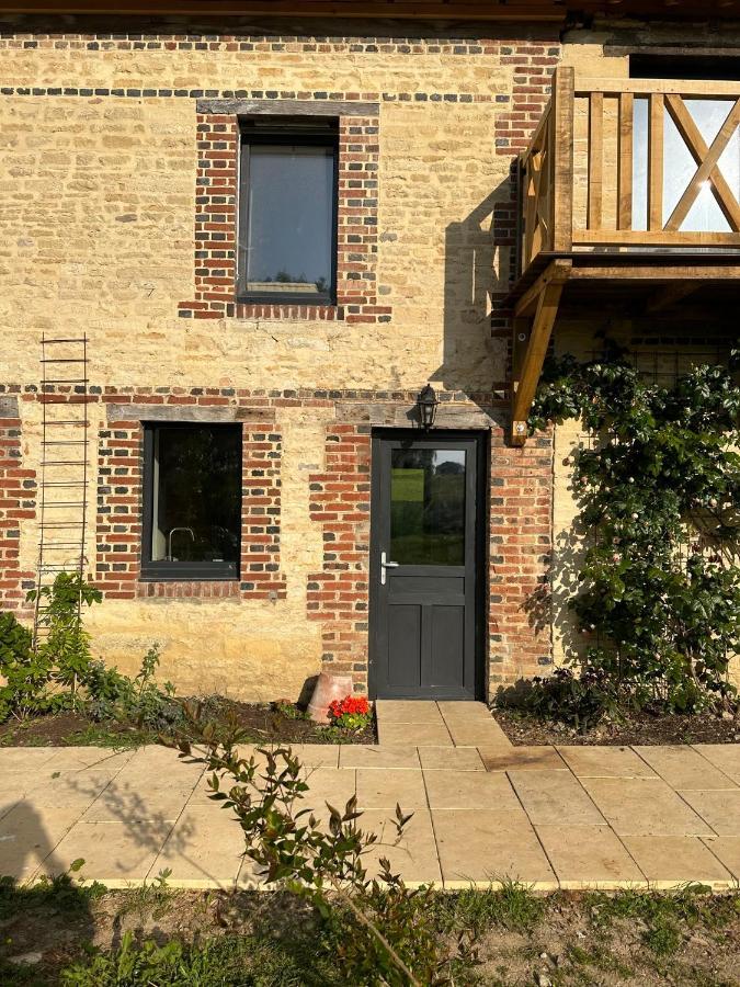 Gite Confortable Au Milieu Des Pres - La Ferme De Montigny Neauphe-Sur-Dive Exterior foto