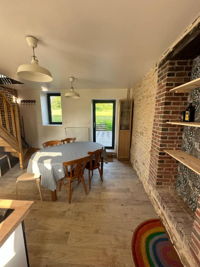 Gite Confortable Au Milieu Des Pres - La Ferme De Montigny Neauphe-Sur-Dive Exterior foto